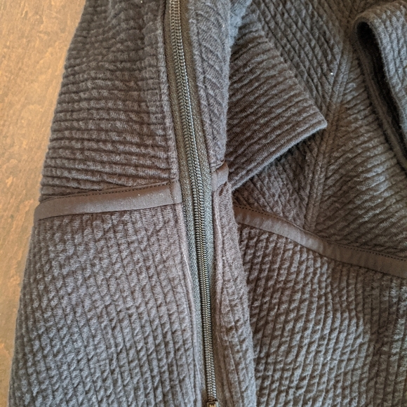 Lululemon On Repeat Mock Neck - Picture 6 of 9